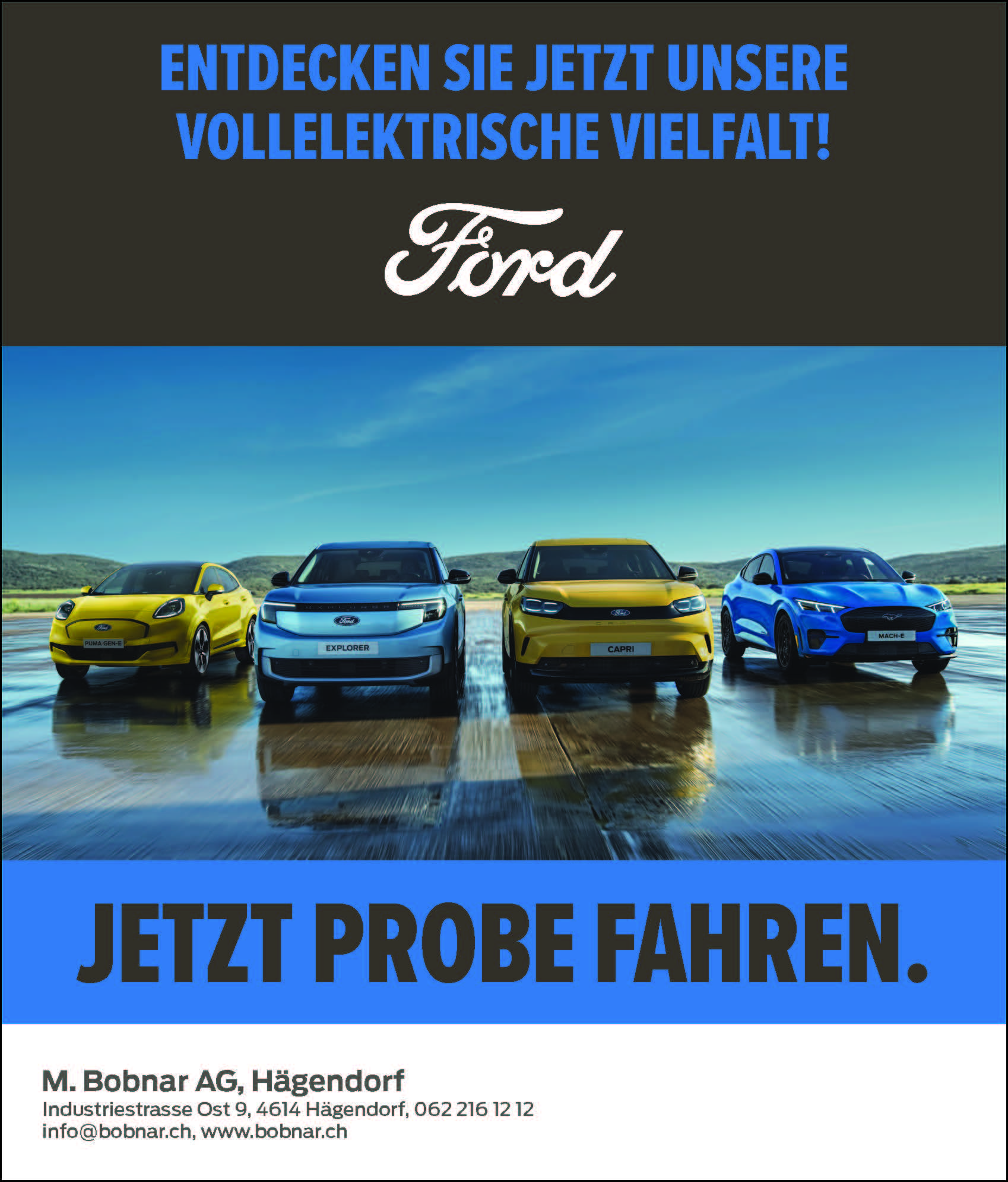 Vier vollelektrische Ford-Modelle stehen nebeneinander auf einer spiegelnden Wasserfläche vor einer weiten Landschaft unter blauem Himmel. Von links nach rechts sind zu sehen: ein gelber Ford Puma Gen-E, ein silberner Ford Explorer, ein gelber Ford Capri und ein blauer Ford Mustang Mach-E. Oberhalb der Fahrzeuge steht in blauer, grosser Schrift „ENTDECKEN SIE JETZT UNSERE VOLLELEKTRISCHE VIELFALT!“ mit dem Ford-Logo darunter. Am unteren Bildrand befindet sich ein blauer Balken mit der schwarzen Aufschrift „JETZT PROBE FAHREN.“ sowie die Kontaktdaten der M. Bobnar AG, Hägendorf.