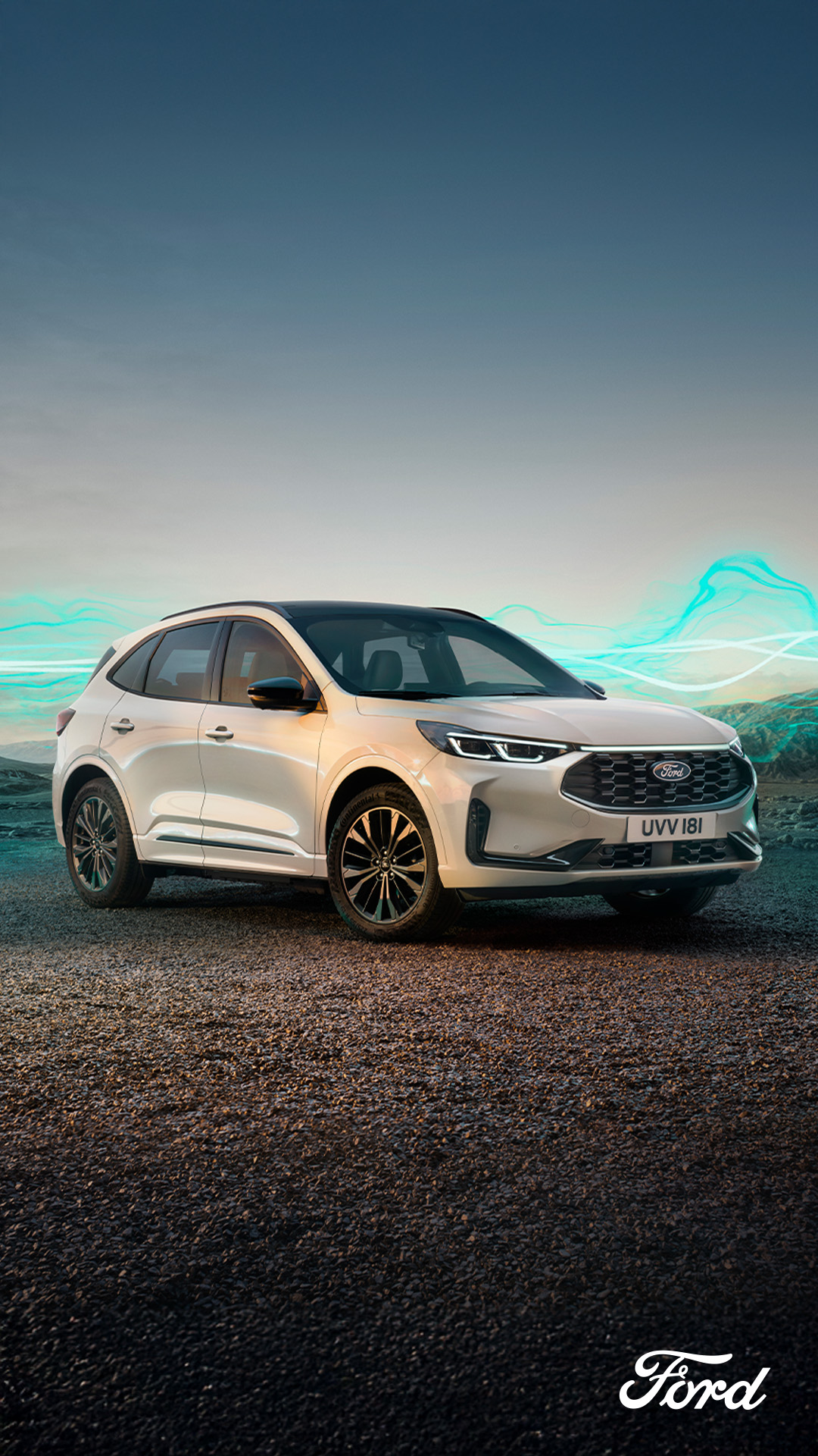 Ford Kuga Sound Edition weiss mit grafisch editiertem Hintergrund.