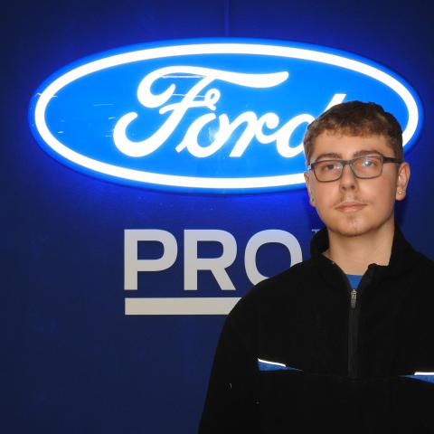 Mitarbeiter Kurbin Zeqiri